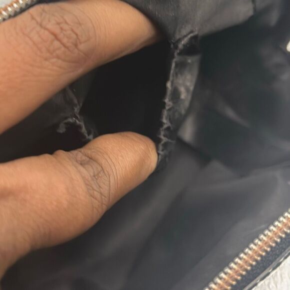 Ted Baker Bow Front Cosmetic Bag Black Patent Leather Rose Gold Hardware Travel - Picture 10 of 15